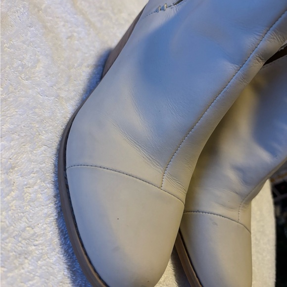 Brand New Ankle Boots By TOMS - Size 8.5 - Heel Height 3 Inches - Box 36 - Picture 2 of 3